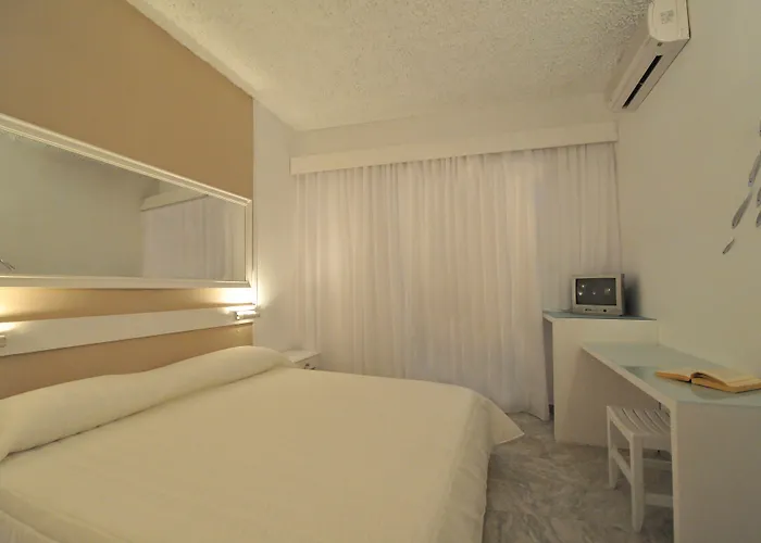 Porto Castello Fíra