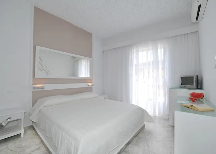 Szálloda Porto Castello 3*