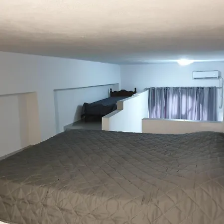 Porto Castello Fira (Santorini)