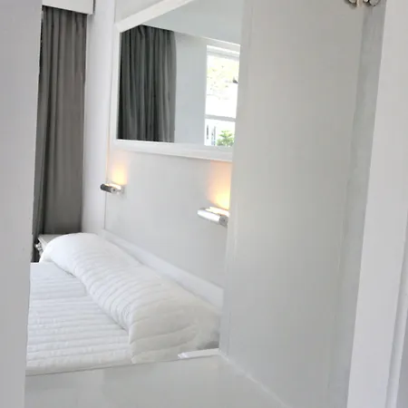 Porto Castello Fira (Santorini)