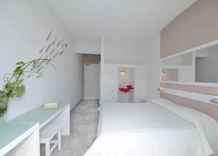 Porto Castello מלון 3*