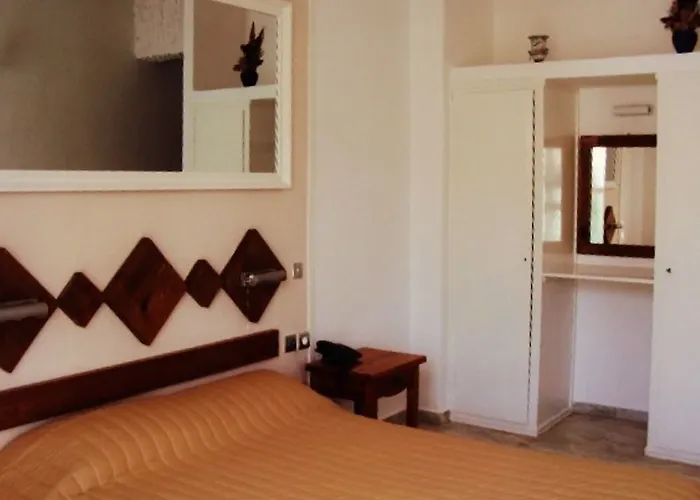 Porto Castello סנטוריני