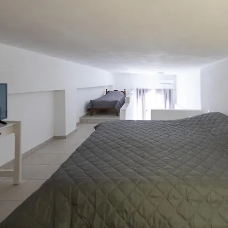 Porto Castello 3* Fira (Santorini)