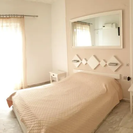 Porto Castello 3* Fira (Santorini)