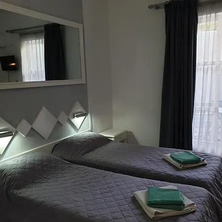 Porto Castello Fira (Santorini)