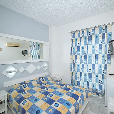 Porto Castello Fira (Santorini)